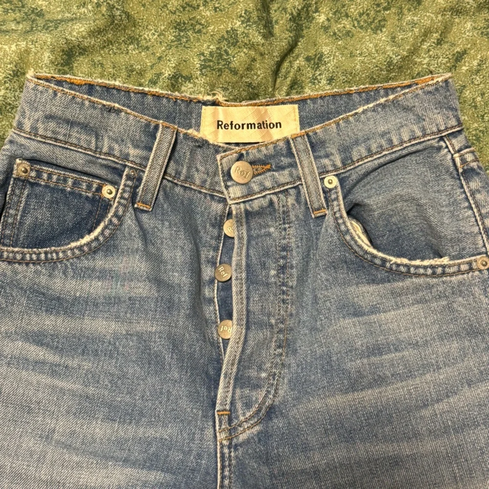 Reformation Cynthia High Rise Relaxed Jeans in Aegean - Women’s 23 - Picture 6 of 13